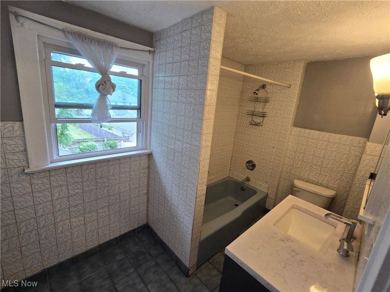 914 Dan Street, Akron, OH 44310 Photo 14