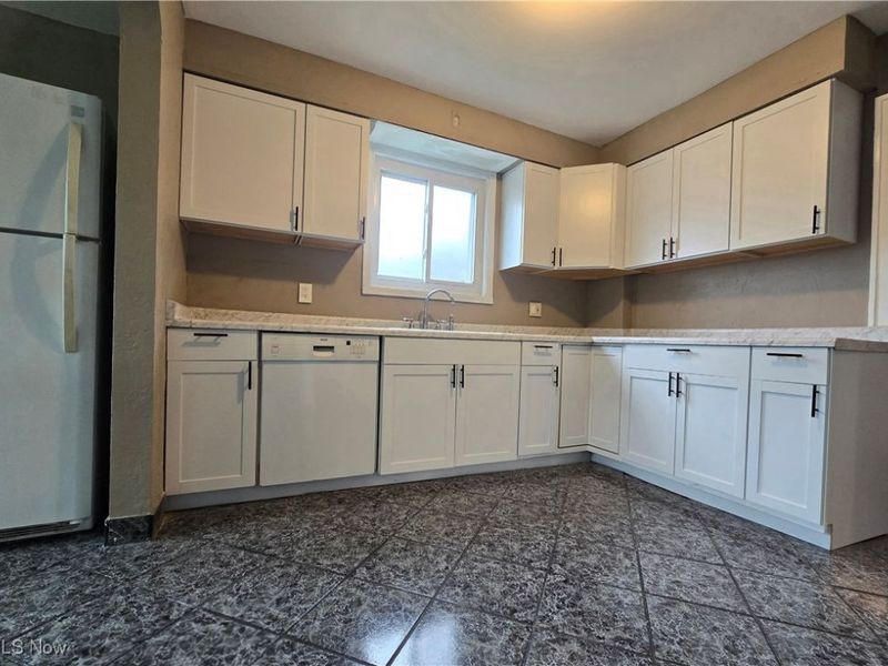 914 Dan Street, Akron, OH 44310 Photo 5