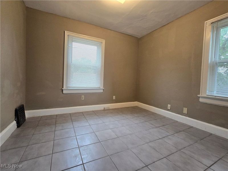 914 Dan Street, Akron, OH 44310 Photo 9