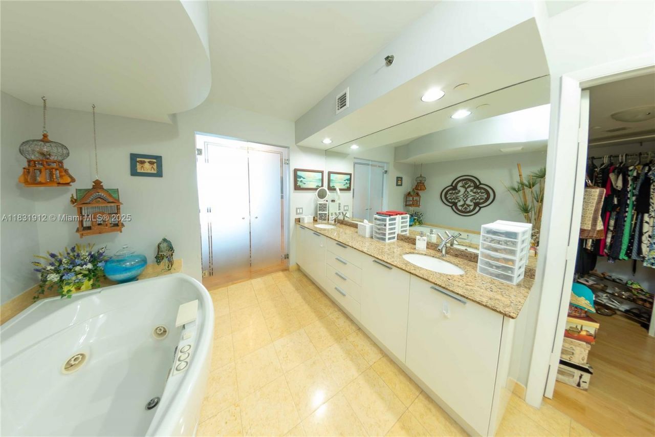 18911 Collins Ave, Unit 2004, Sunny Isles Beach, FL 33160 Photo