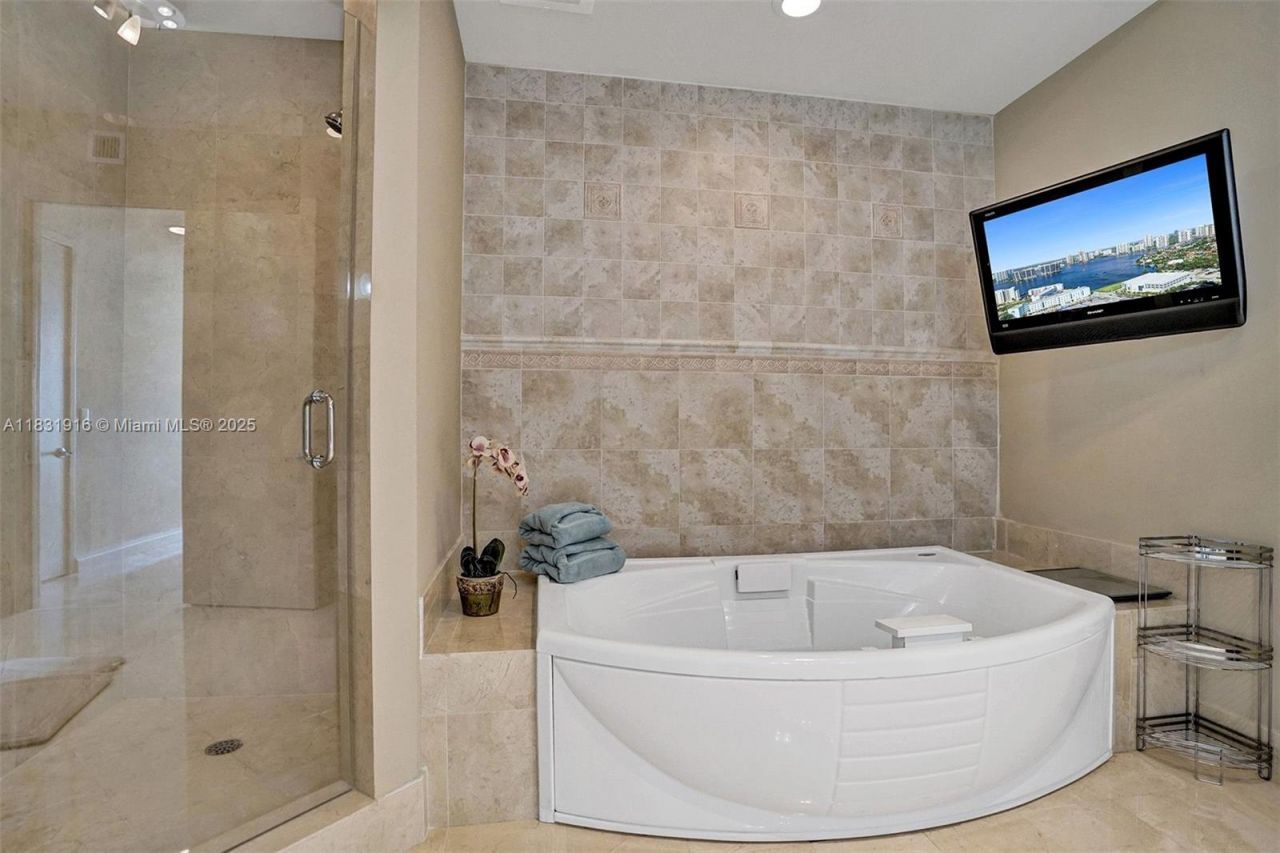 18101 Collins Ave, Unit 4206, Sunny Isles Beach, FL 33160 Photo