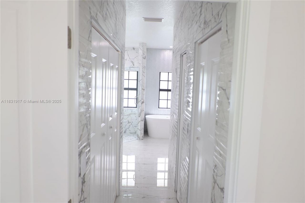 407 Washington Ave, Lehigh Acres, FL 33972 Photo