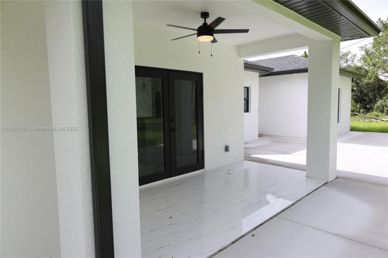 407 Washington Ave, Lehigh Acres, FL 33972 Photo
