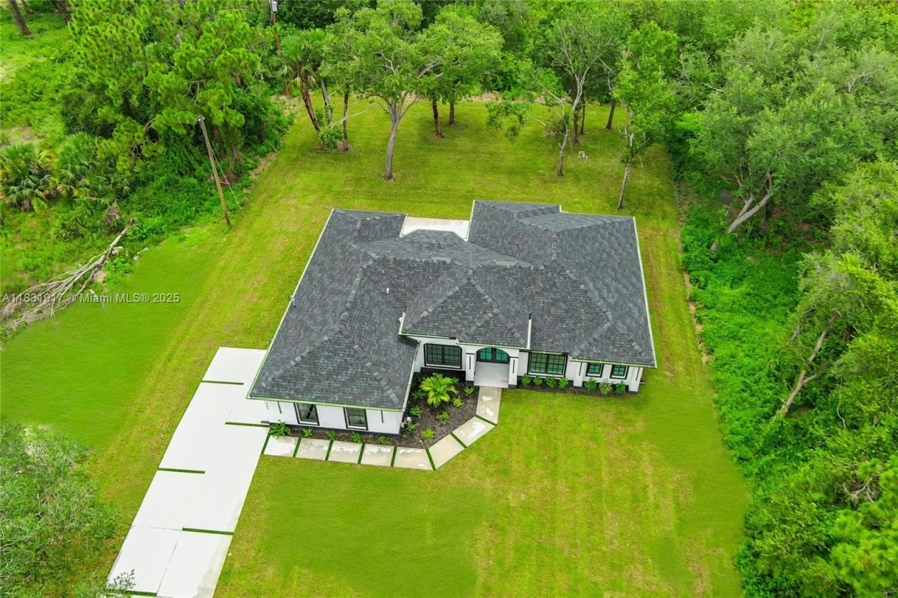 407 Washington Ave, Lehigh Acres, FL 33972 Photo