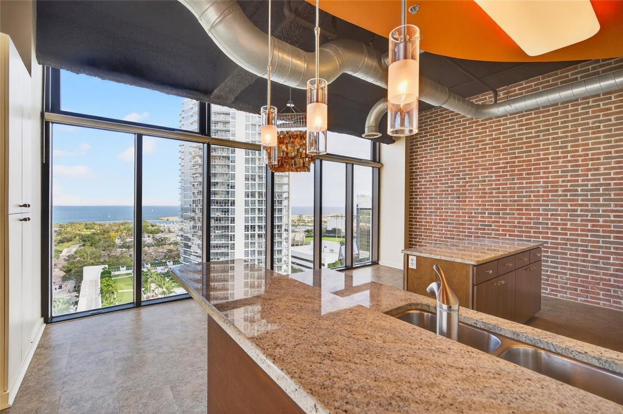 175 2nd Street S, Unit P-2, Saint Petersburg, FL 33701 Photo