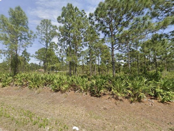 910 Dixie Avenue, Lehigh Acres, FL 33972