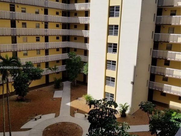 15600 NW 7th Ave, Unit 609, Miami, FL 33169