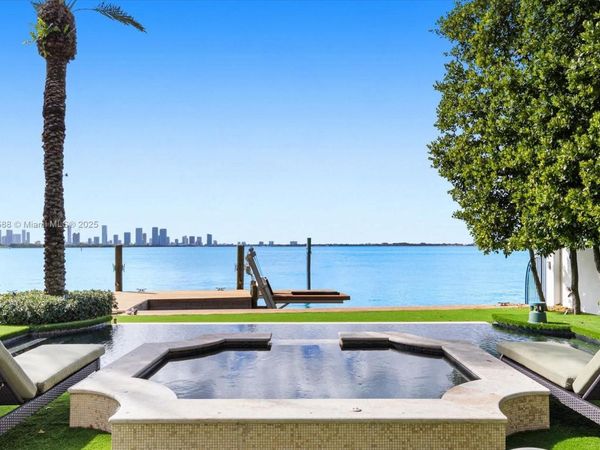 4340 N Bay Rd, Miami Beach, FL 33140