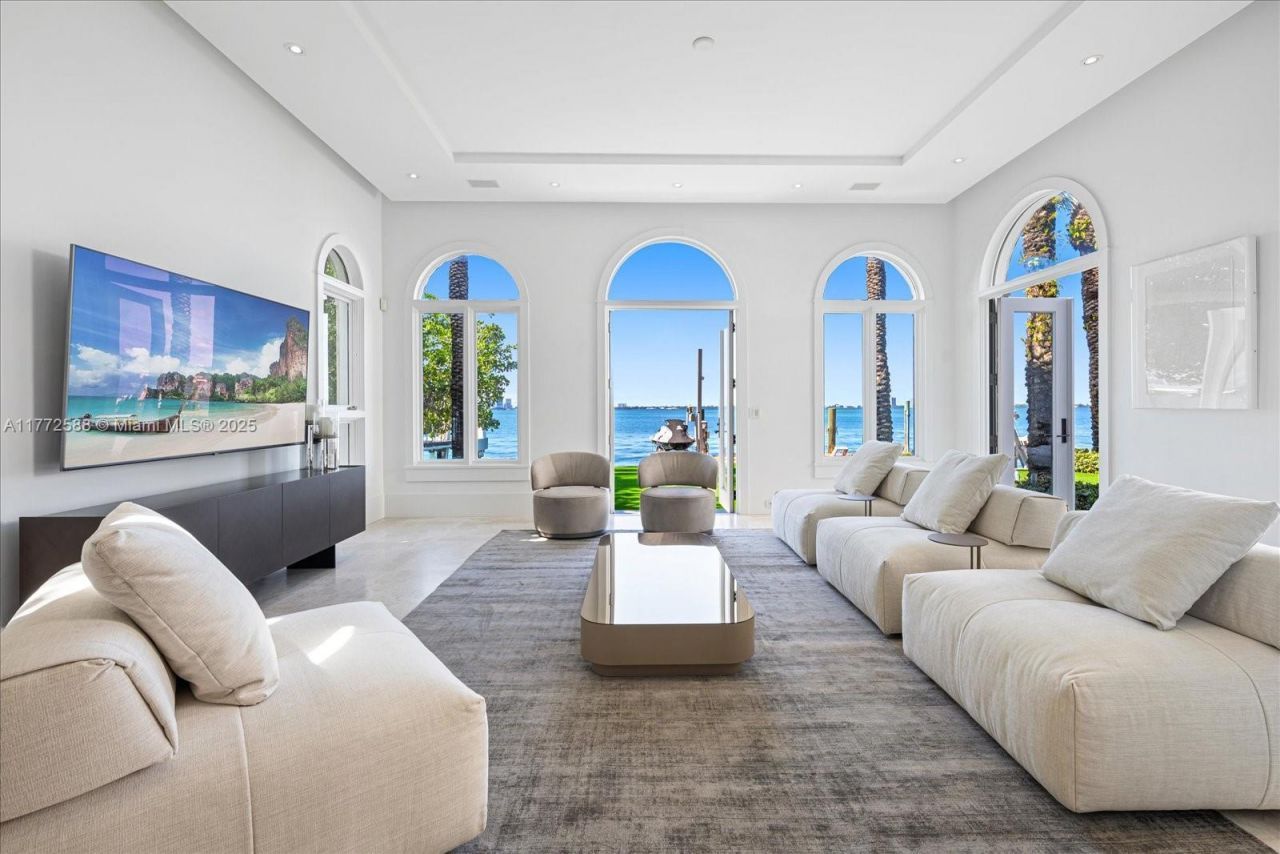4340 N Bay Rd, Miami Beach, FL 33140 Photo