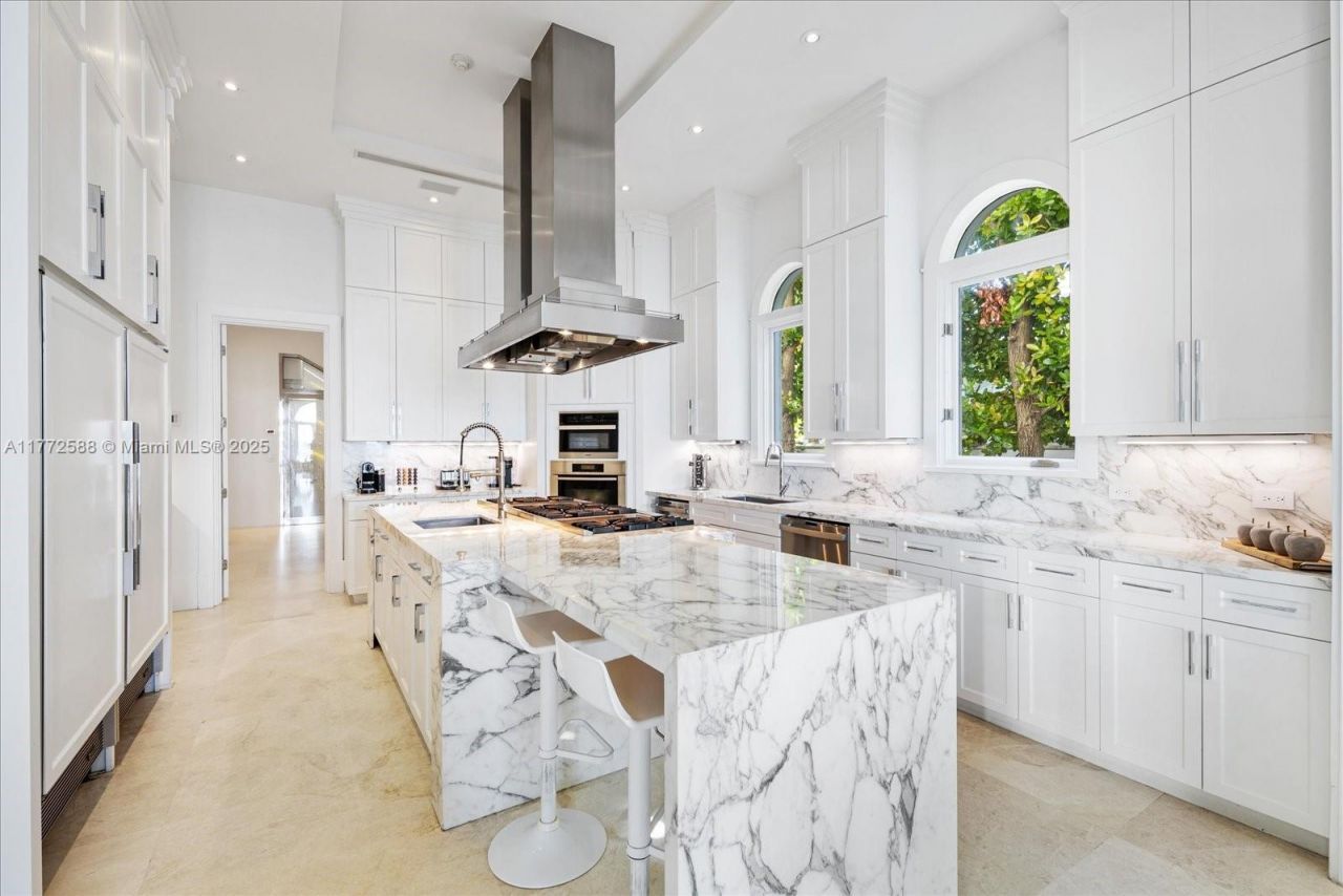 4340 N Bay Rd, Miami Beach, FL 33140 Photo