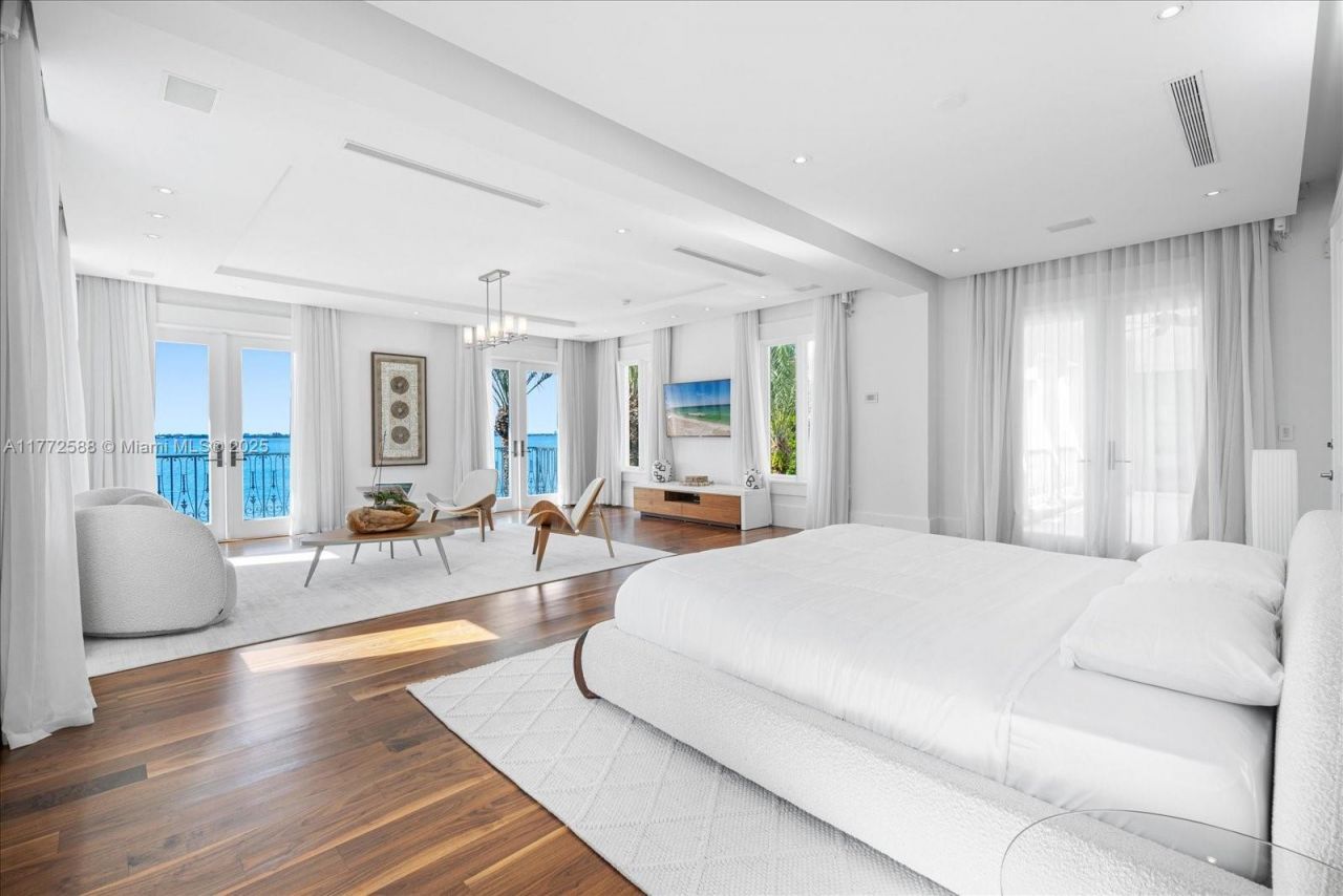 4340 N Bay Rd, Miami Beach, FL 33140 Photo