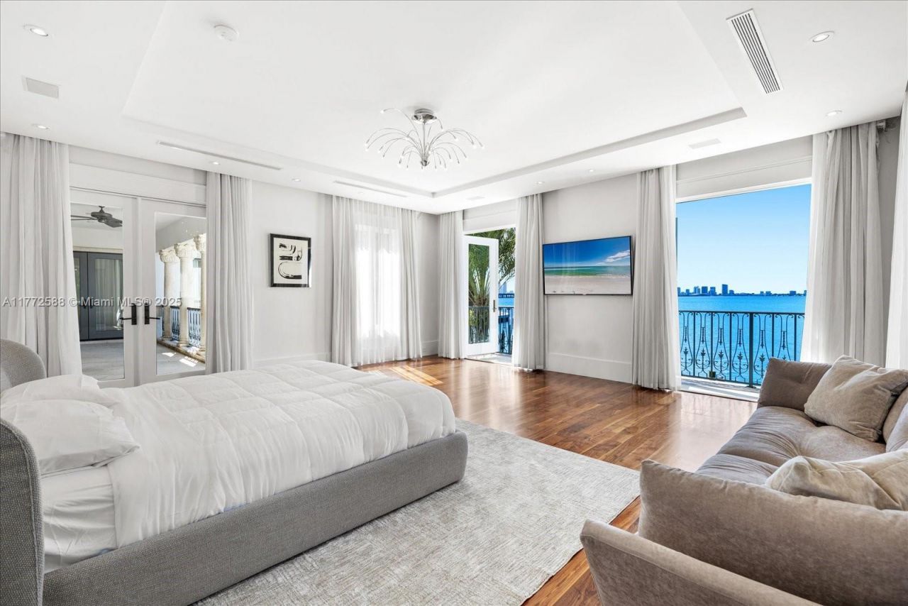 4340 N Bay Rd, Miami Beach, FL 33140 Photo