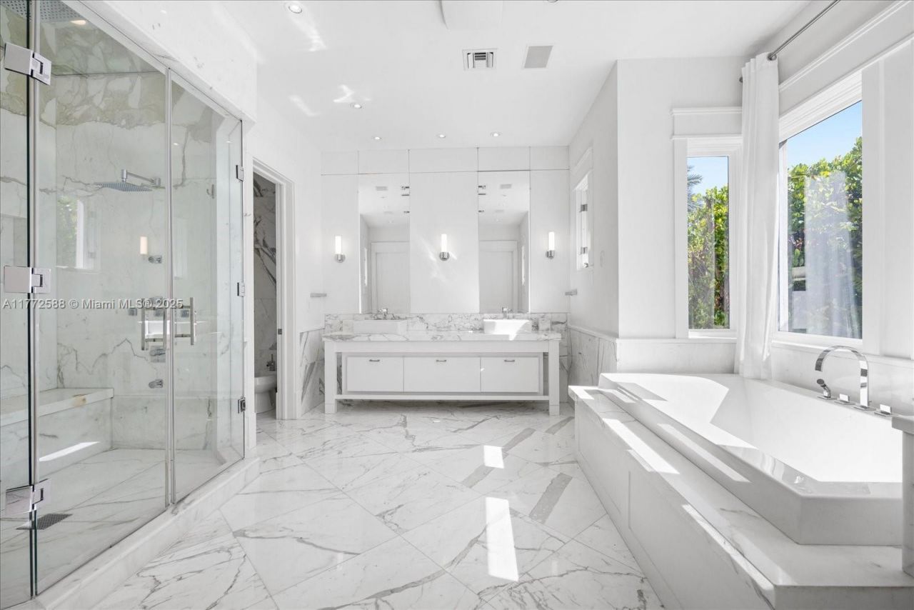 4340 N Bay Rd, Miami Beach, FL 33140 Photo