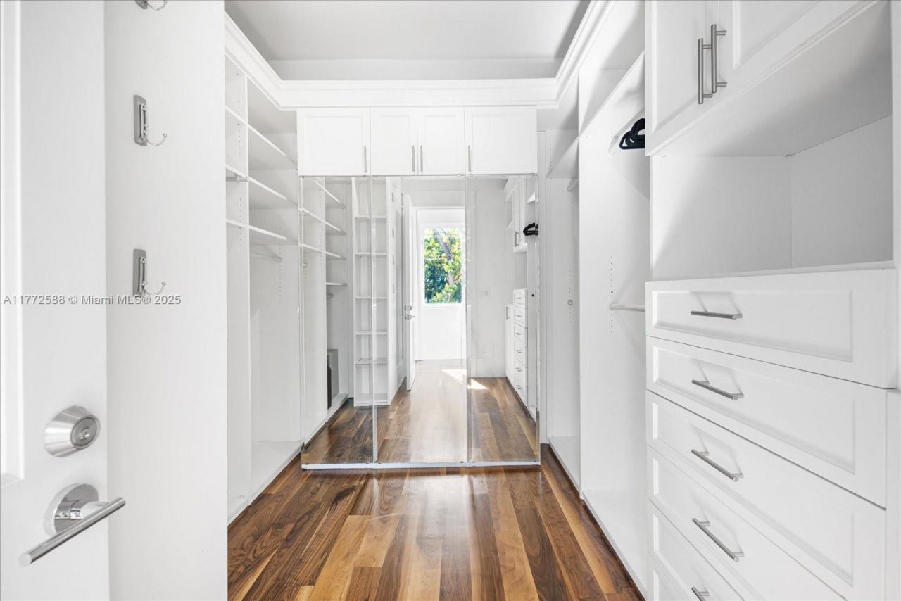 4340 N Bay Rd, Miami Beach, FL 33140 Photo