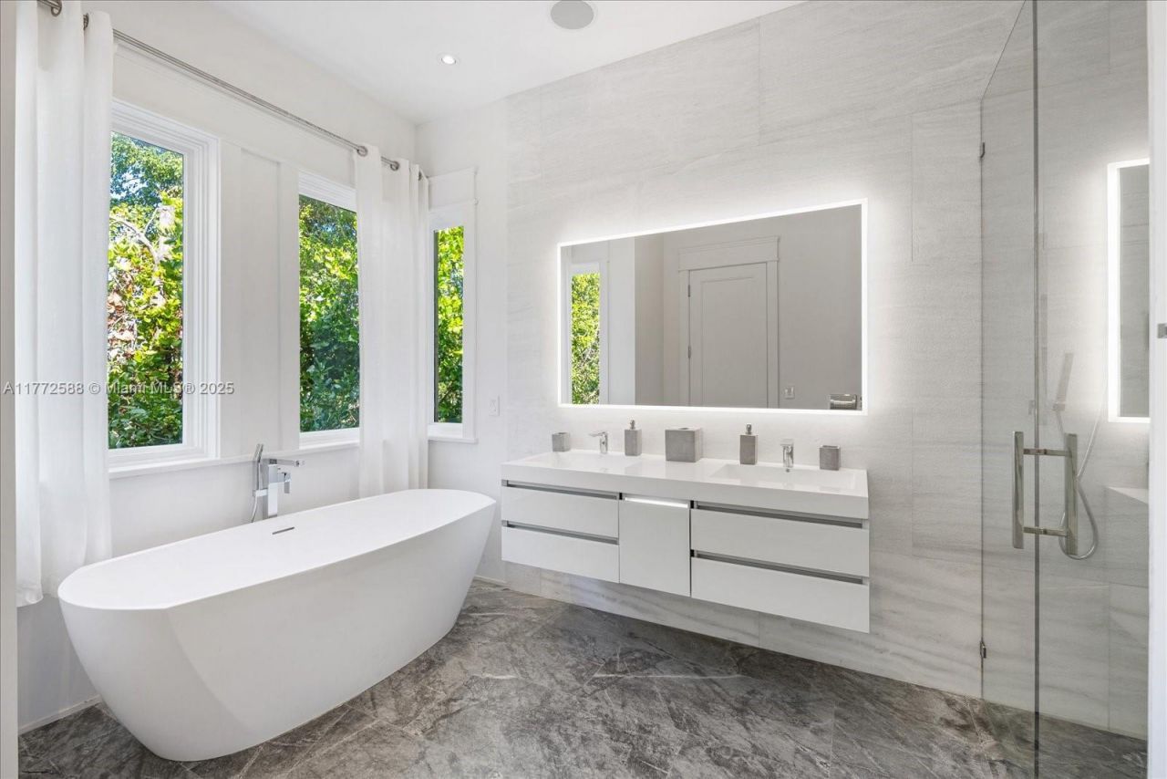 4340 N Bay Rd, Miami Beach, FL 33140 Photo