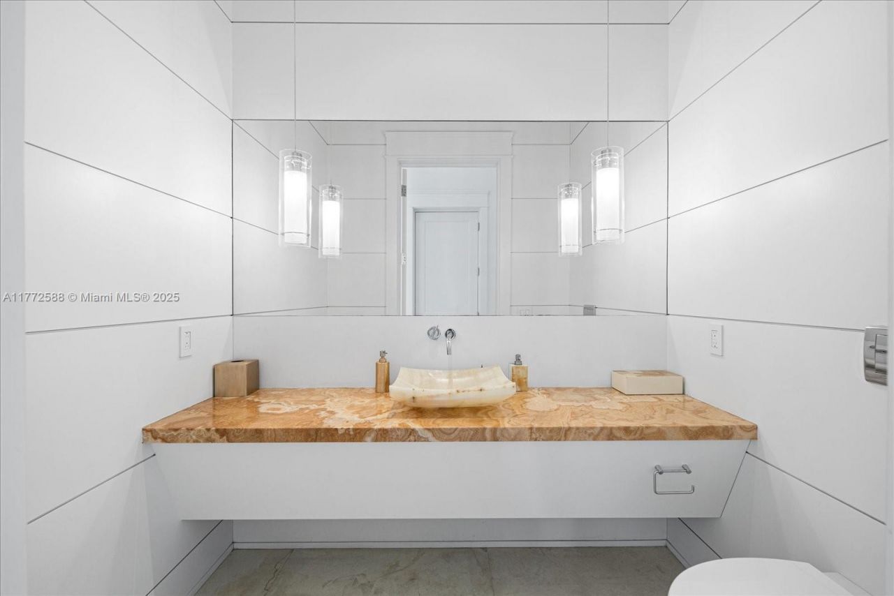 4340 N Bay Rd, Miami Beach, FL 33140 Photo