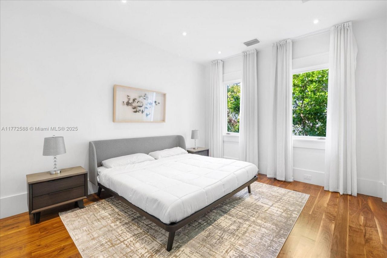 4340 N Bay Rd, Miami Beach, FL 33140 Photo