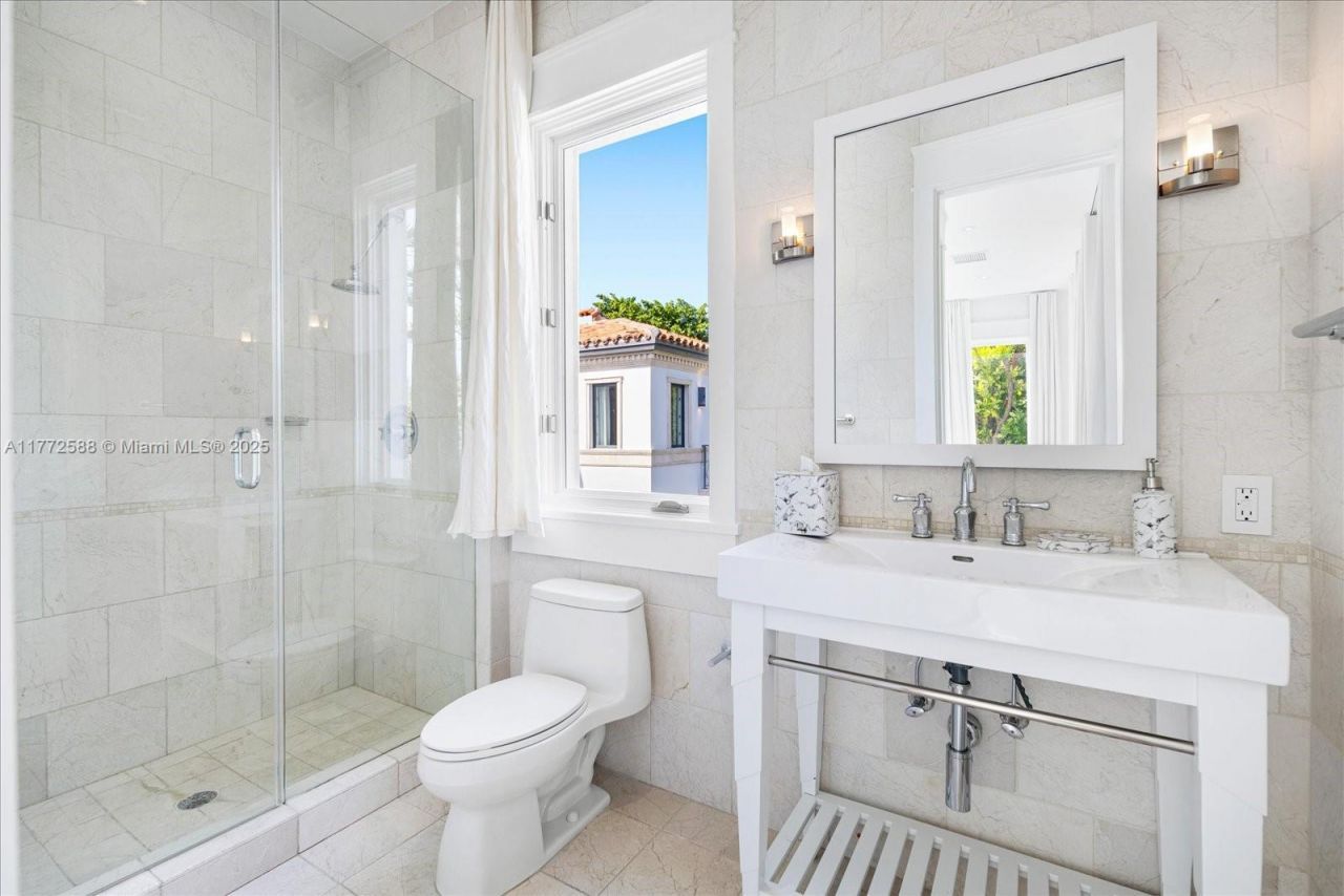 4340 N Bay Rd, Miami Beach, FL 33140 Photo