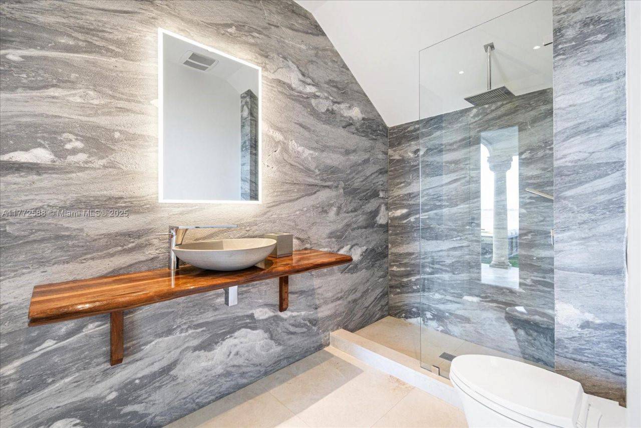 4340 N Bay Rd, Miami Beach, FL 33140 Photo