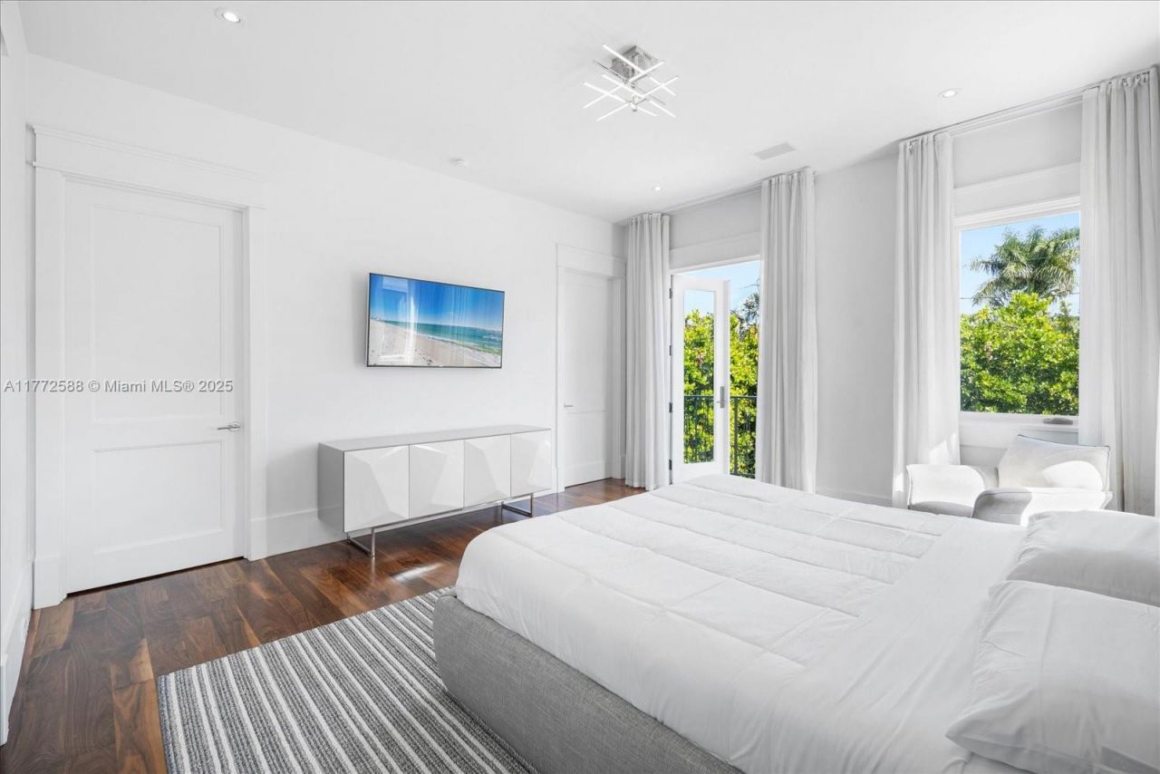 4340 N Bay Rd, Miami Beach, FL 33140 Photo