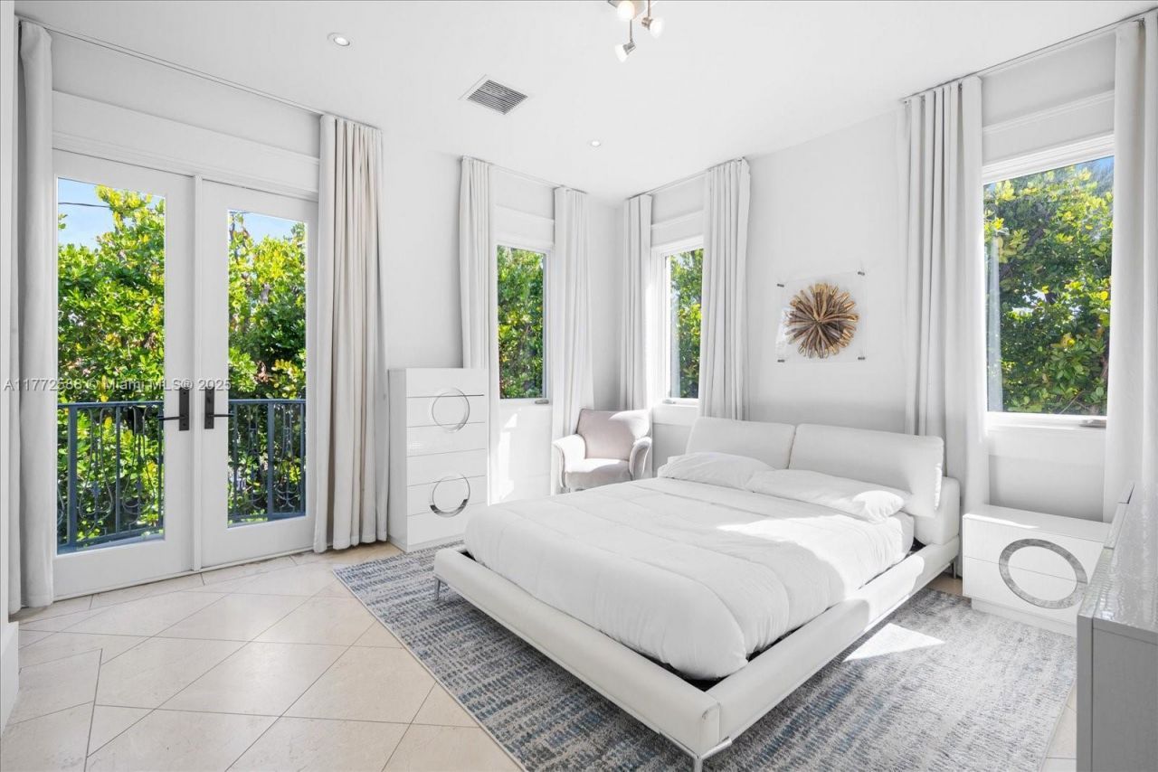 4340 N Bay Rd, Miami Beach, FL 33140 Photo