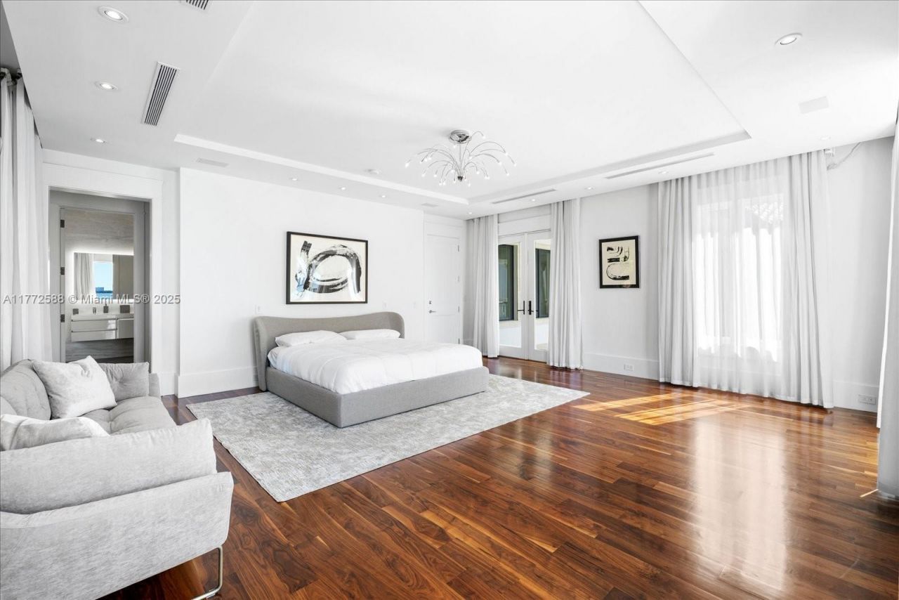 4340 N Bay Rd, Miami Beach, FL 33140 Photo