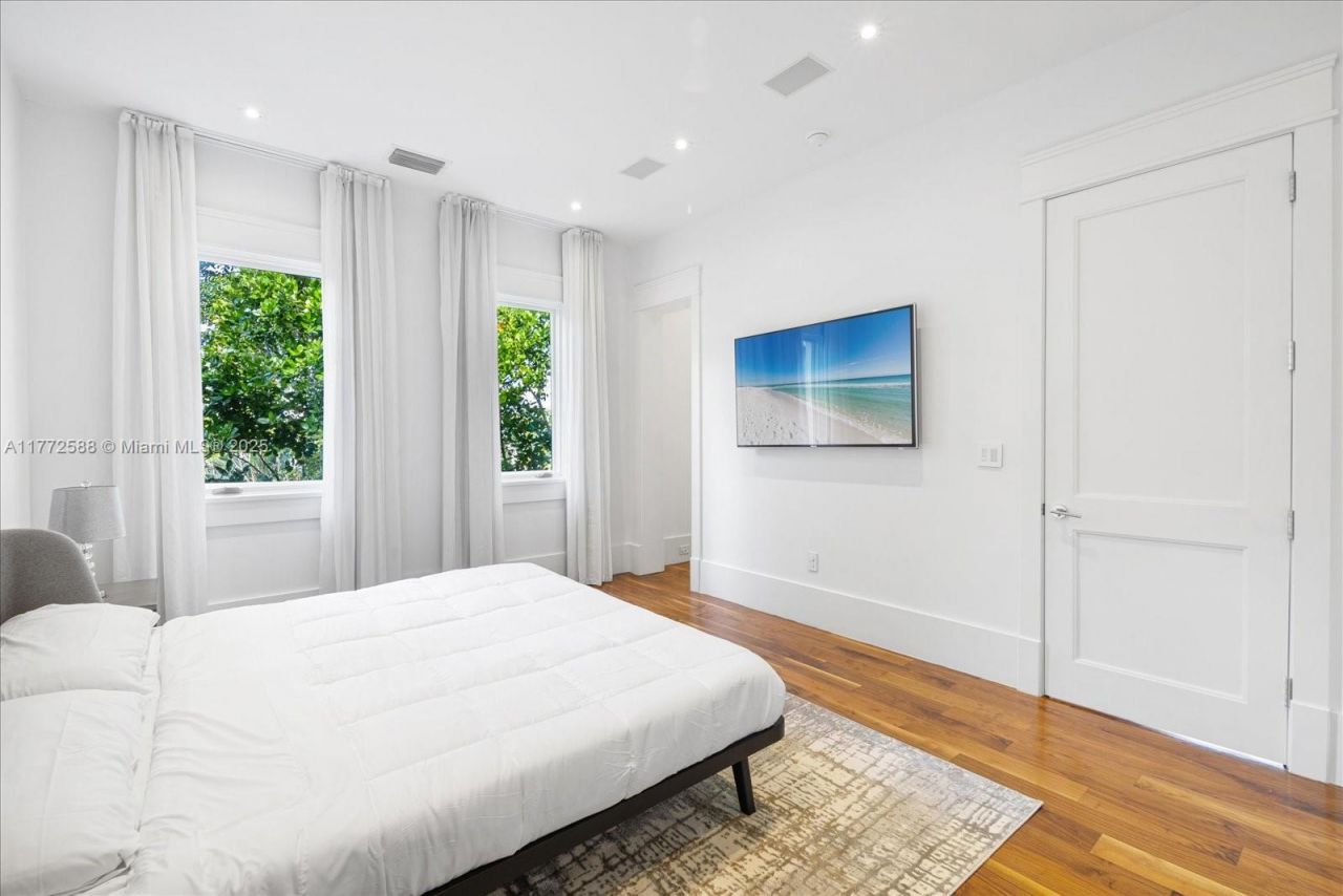 4340 N Bay Rd, Miami Beach, FL 33140 Photo