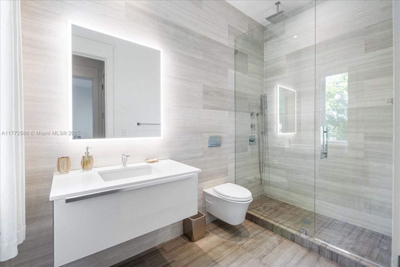 4340 N Bay Rd, Miami Beach, FL 33140 Photo