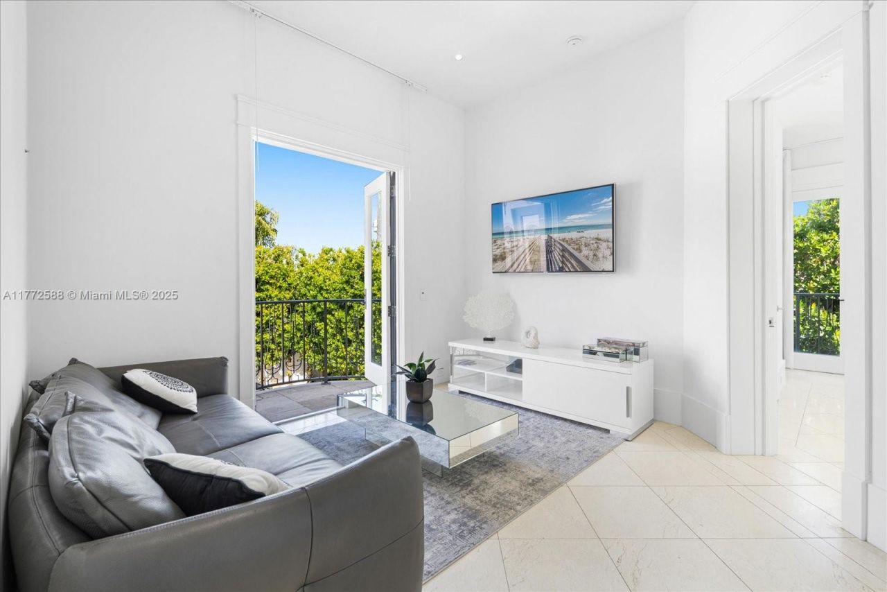 4340 N Bay Rd, Miami Beach, FL 33140 Photo