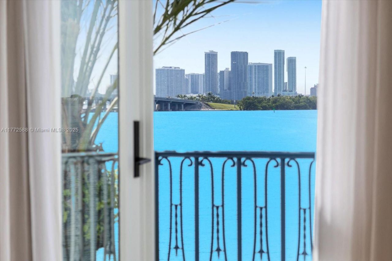 4340 N Bay Rd, Miami Beach, FL 33140 Photo