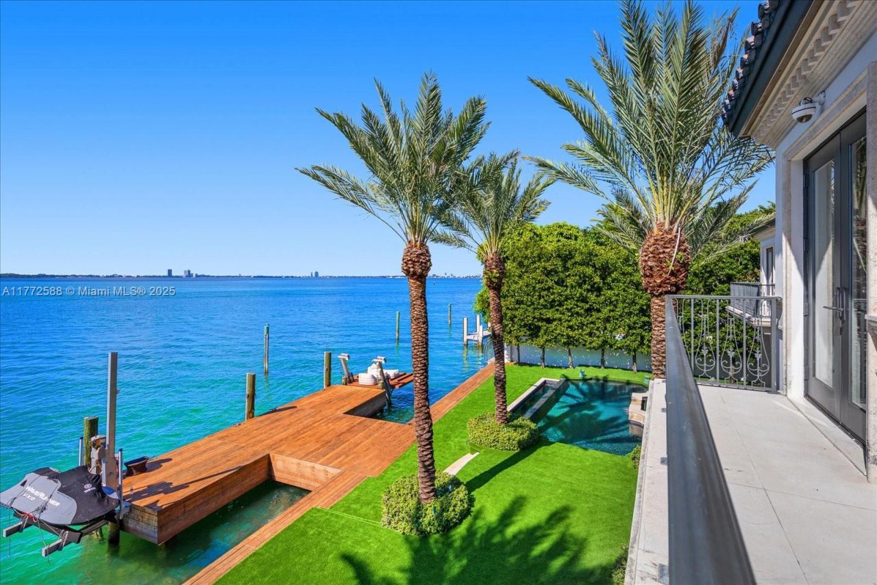 4340 N Bay Rd, Miami Beach, FL 33140 Photo