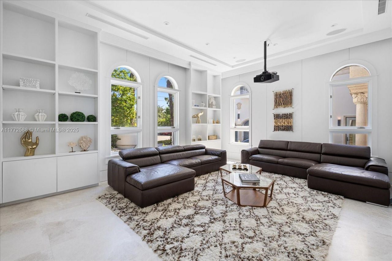 4340 N Bay Rd, Miami Beach, FL 33140 Photo