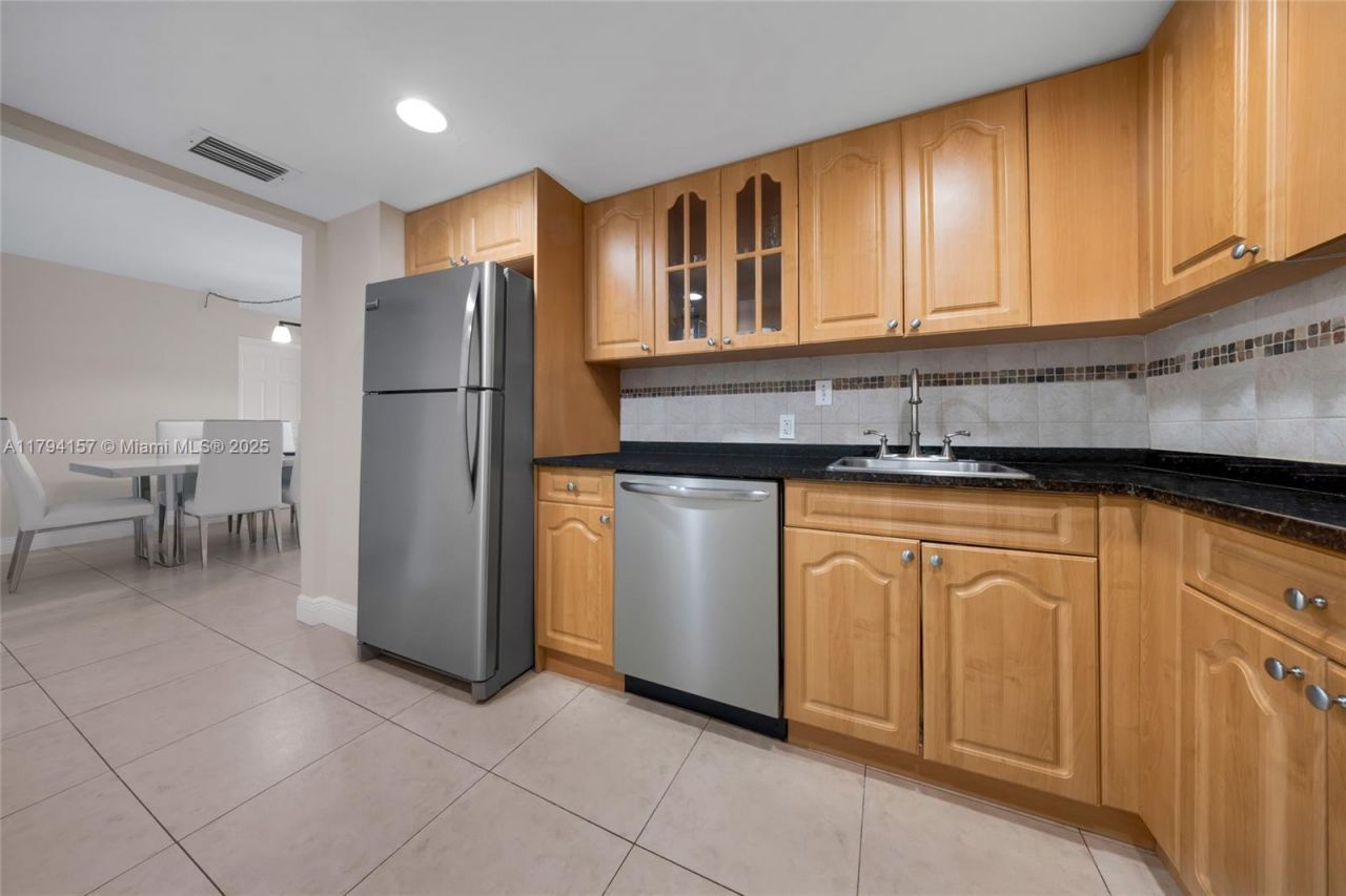 100 Bayview Dr, Unit 1403, Sunny Isles Beach, FL 33160 Photo