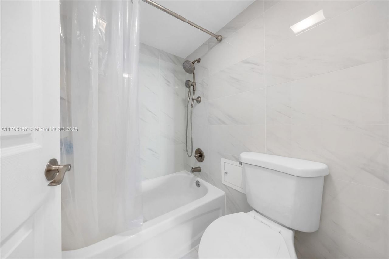 100 Bayview Dr, Unit 1403, Sunny Isles Beach, FL 33160 Photo