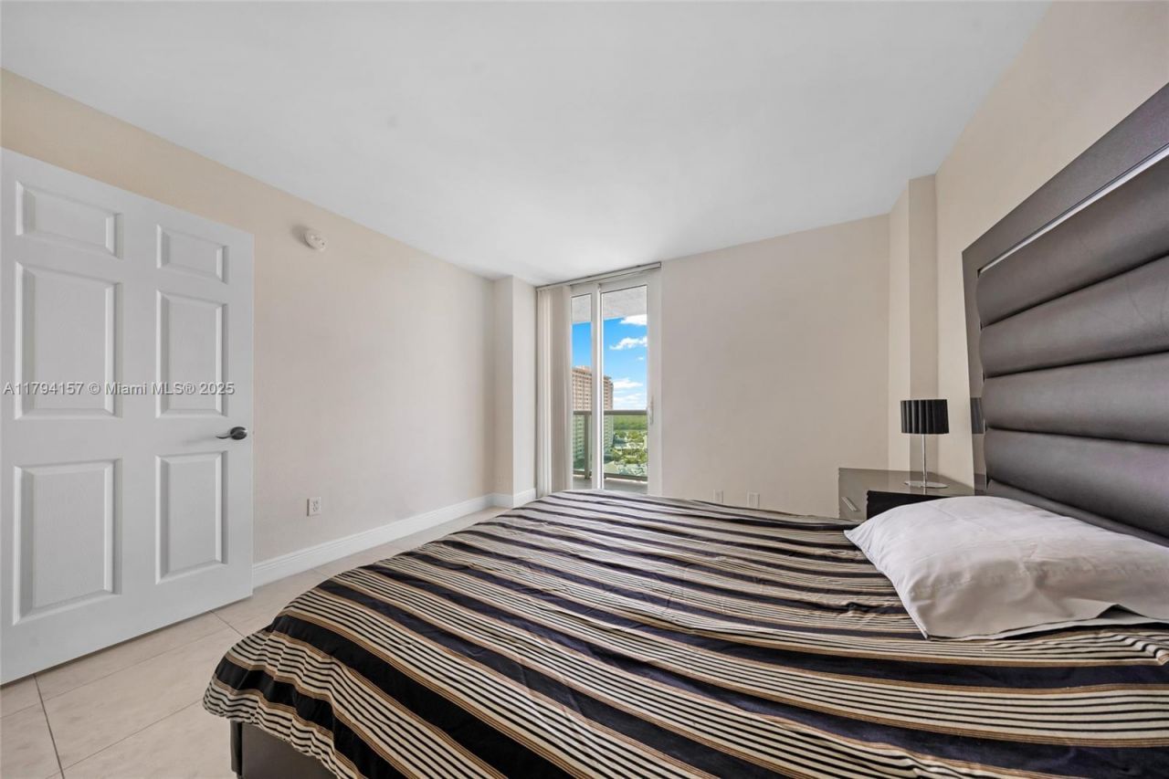 100 Bayview Dr, Unit 1403, Sunny Isles Beach, FL 33160 Photo