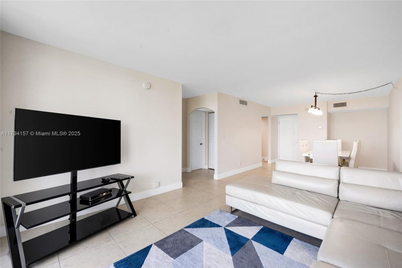 100 Bayview Dr, Unit 1403, Sunny Isles Beach, FL 33160 Photo