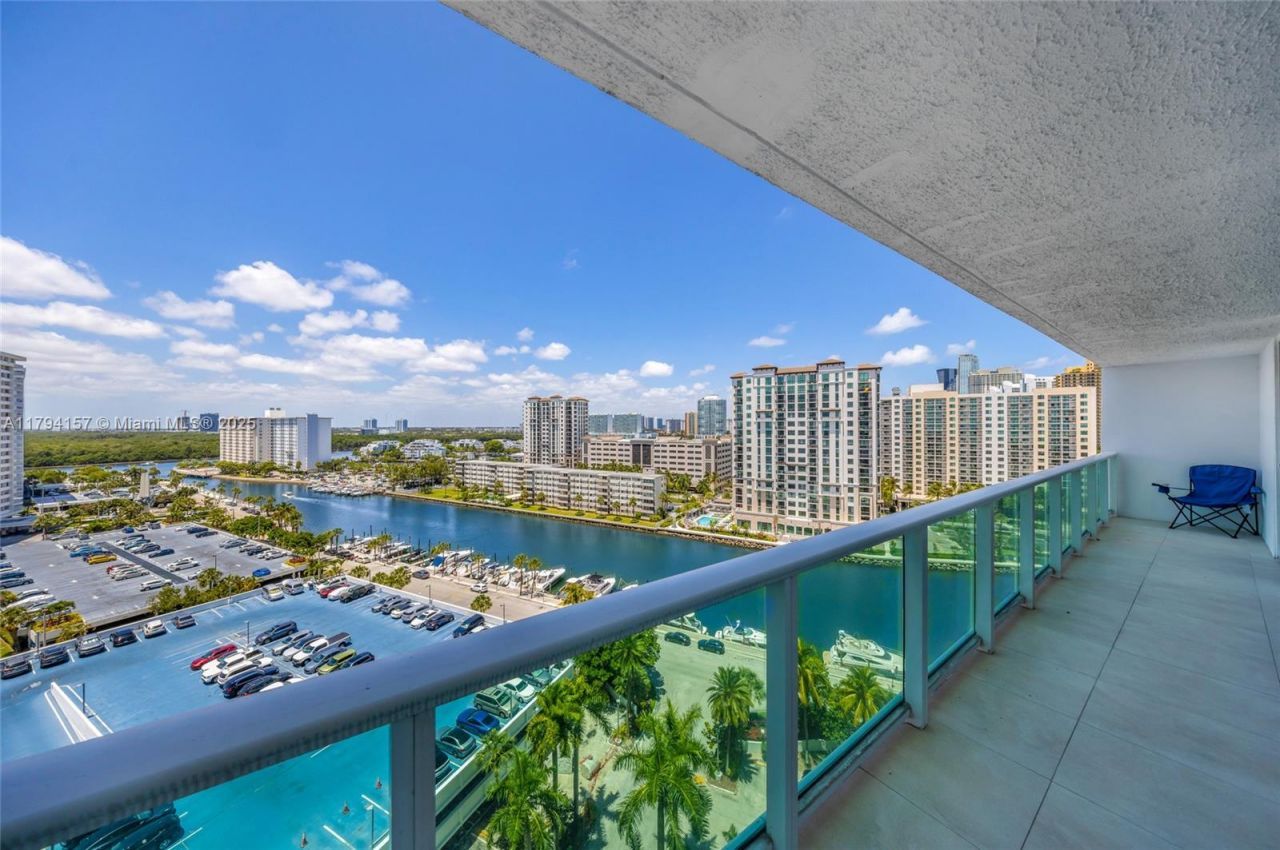 100 Bayview Dr, Unit 1403, Sunny Isles Beach, FL 33160 Photo