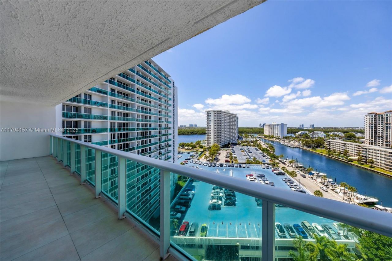 100 Bayview Dr, Unit 1403, Sunny Isles Beach, FL 33160 Photo