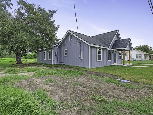 304 E westmeyer, Poth, TX 78147