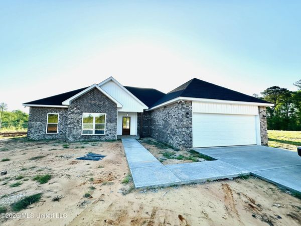 786 Clyde B Road, Walnut Grove, MS 39189