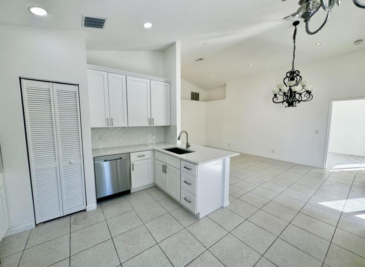 2014 Normandy Circle, West Palm Beach, FL 33409 Photo