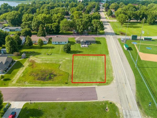 17 Marples Avenue, Minnesota Lake, MN 56068