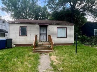 1218 E Piper Avenue, Flint, MI 48505