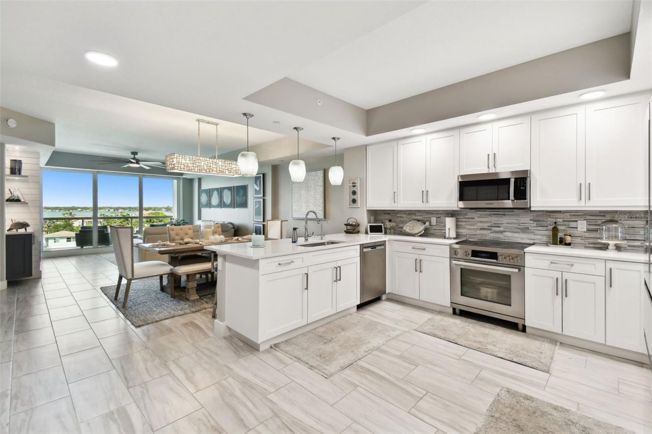 415 Island Way, Unit 507, Clearwater Beach, FL 33767 Photo