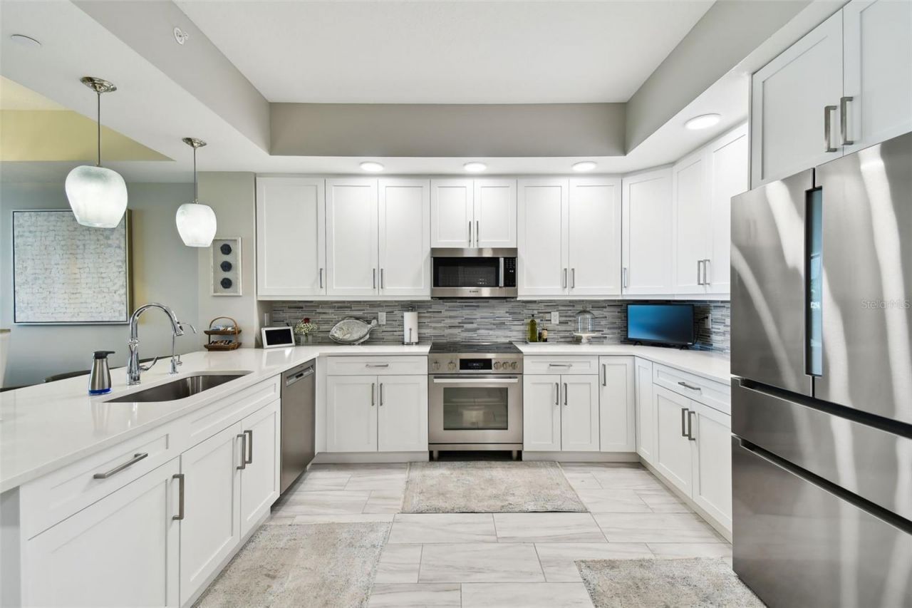 415 Island Way, Unit 507, Clearwater Beach, FL 33767 Photo