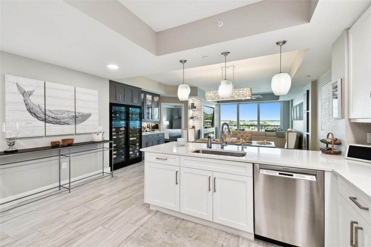 415 Island Way, Unit 507, Clearwater Beach, FL 33767 Photo