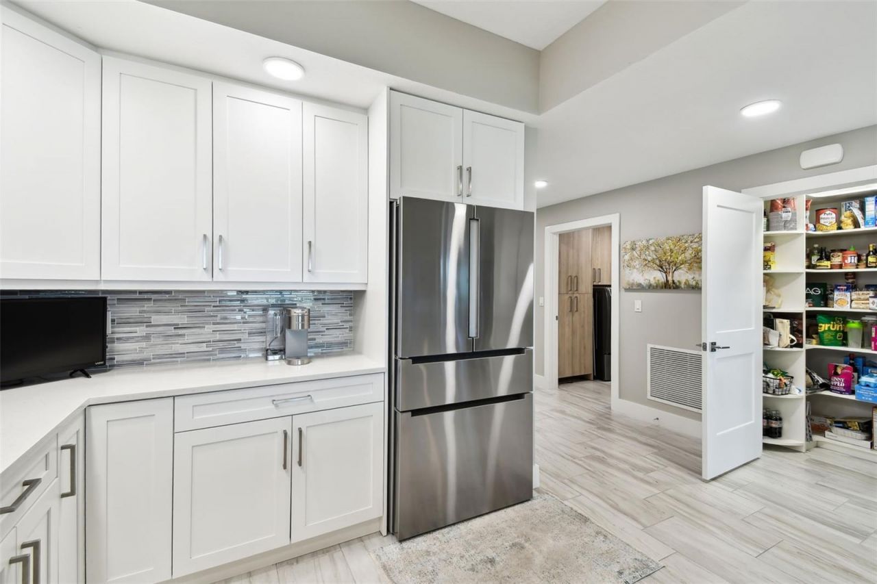 415 Island Way, Unit 507, Clearwater Beach, FL 33767 Photo