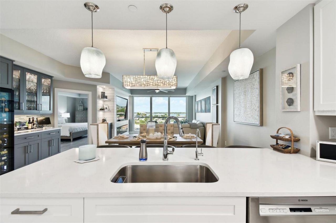 415 Island Way, Unit 507, Clearwater Beach, FL 33767 Photo