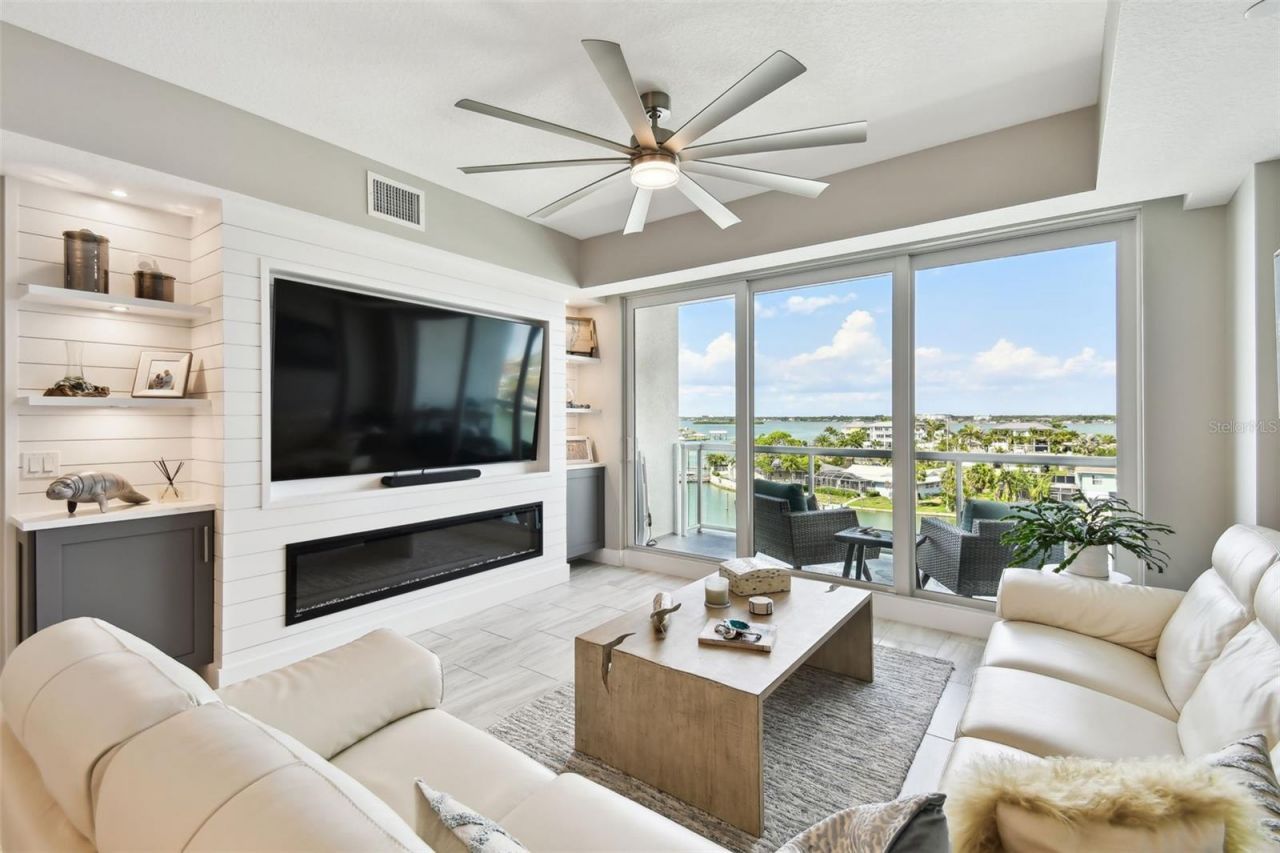 415 Island Way, Unit 507, Clearwater Beach, FL 33767 Photo
