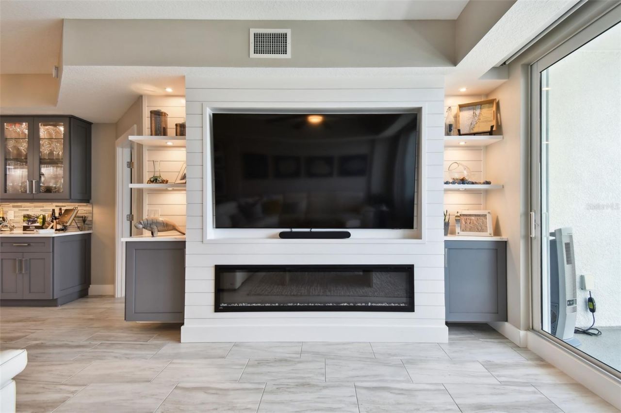 415 Island Way, Unit 507, Clearwater Beach, FL 33767 Photo